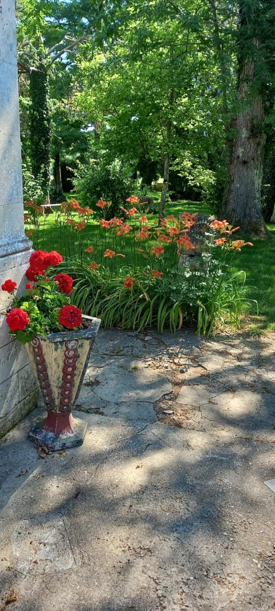 Bed and Breakfast Les Demeures De La Laigne Allas-Bocage Zewnętrze zdjęcie