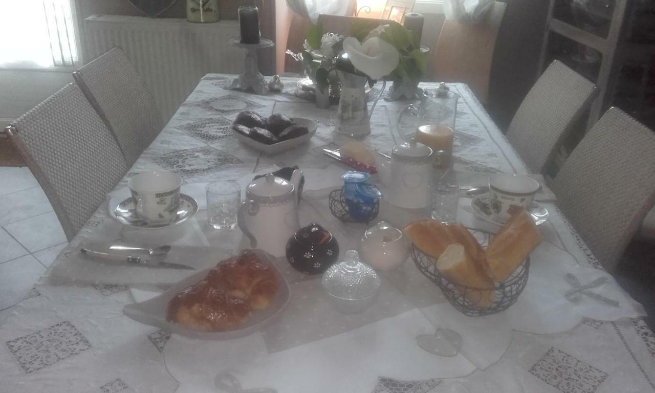Bed and Breakfast Les Demeures De La Laigne Allas-Bocage Zewnętrze zdjęcie