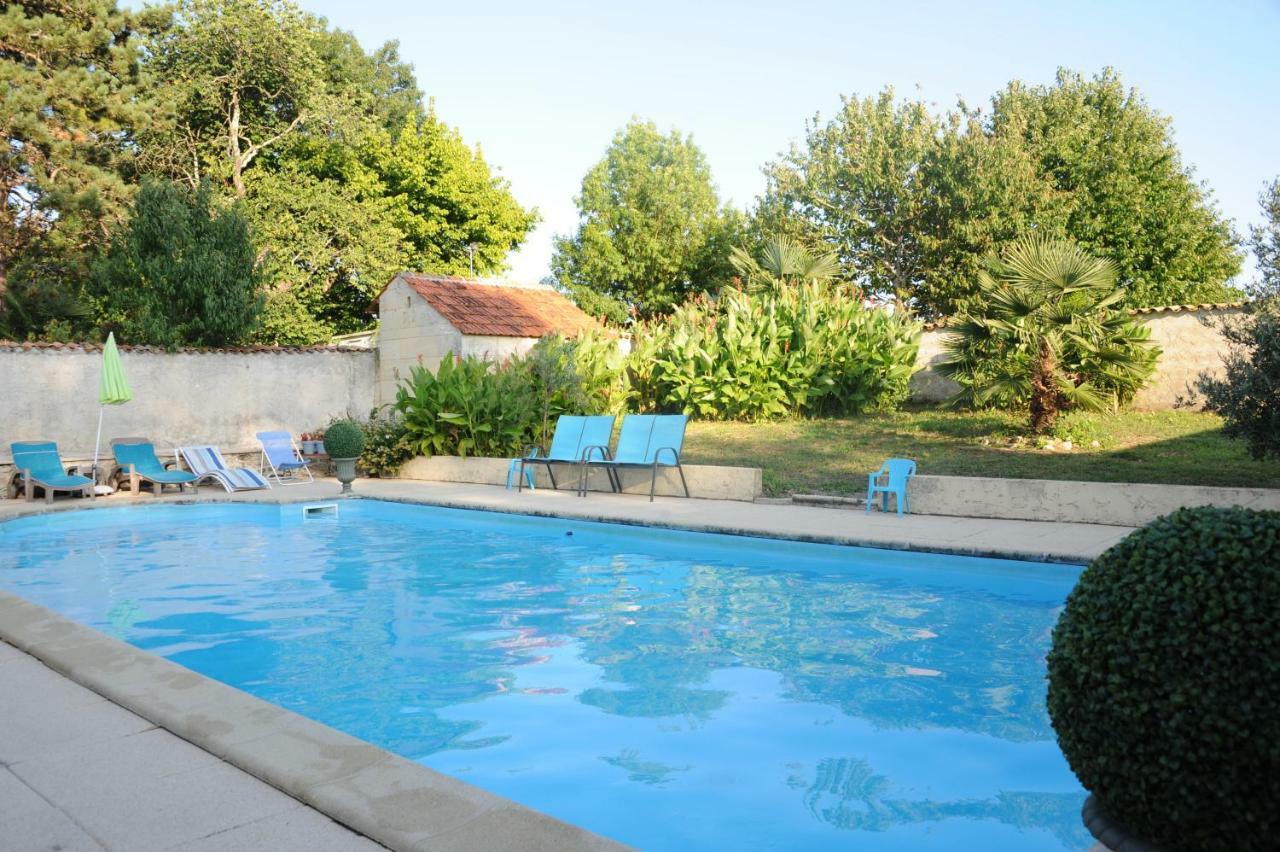 Bed and Breakfast Les Demeures De La Laigne Allas-Bocage Zewnętrze zdjęcie