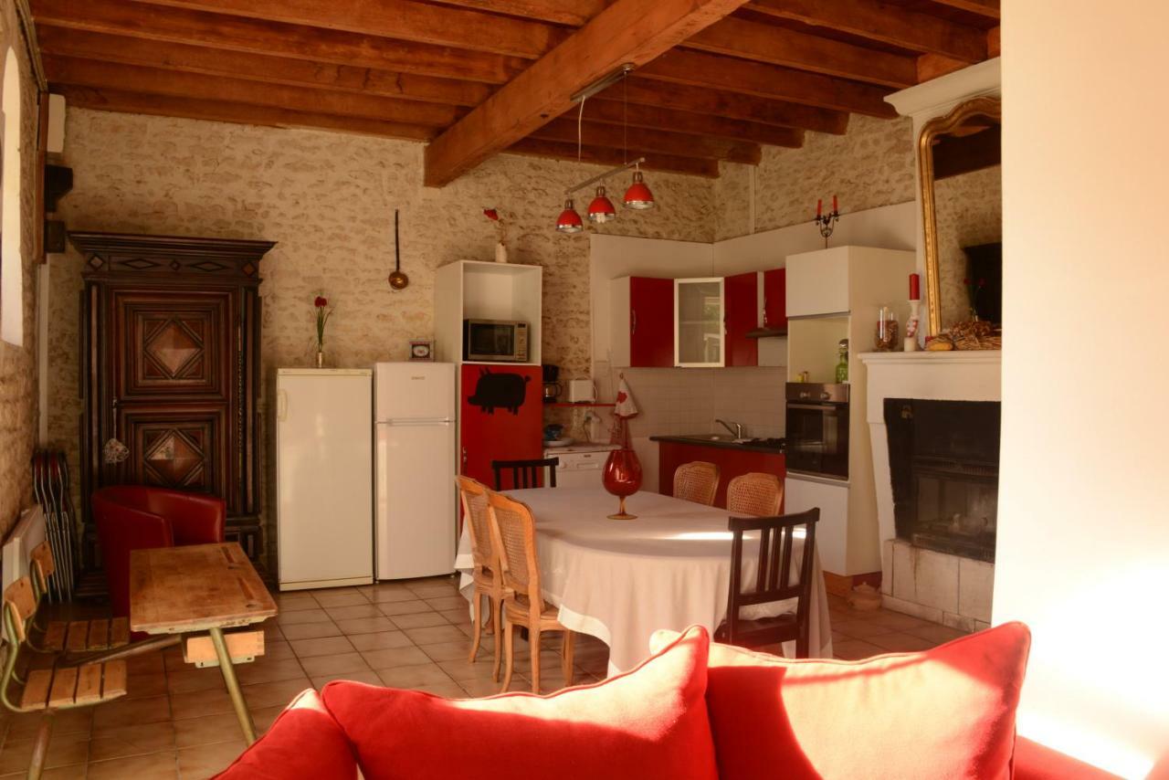 Bed and Breakfast Les Demeures De La Laigne Allas-Bocage Zewnętrze zdjęcie