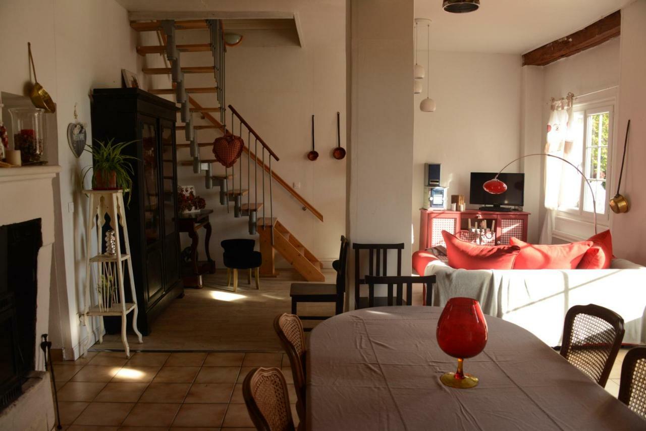 Bed and Breakfast Les Demeures De La Laigne Allas-Bocage Zewnętrze zdjęcie