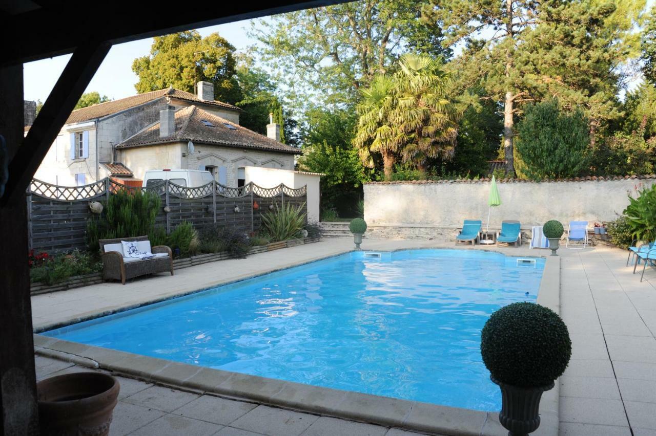 Bed and Breakfast Les Demeures De La Laigne Allas-Bocage Zewnętrze zdjęcie