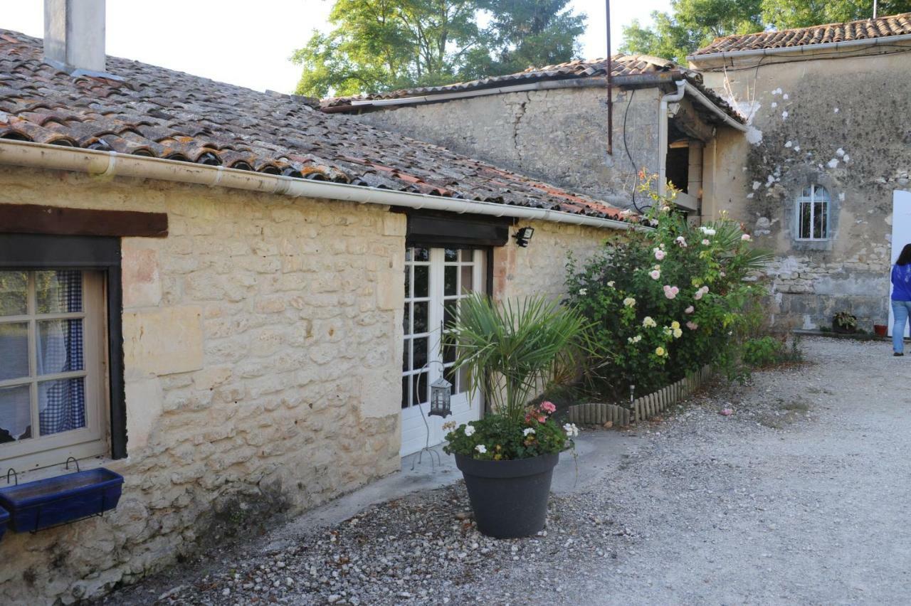 Bed and Breakfast Les Demeures De La Laigne Allas-Bocage Zewnętrze zdjęcie
